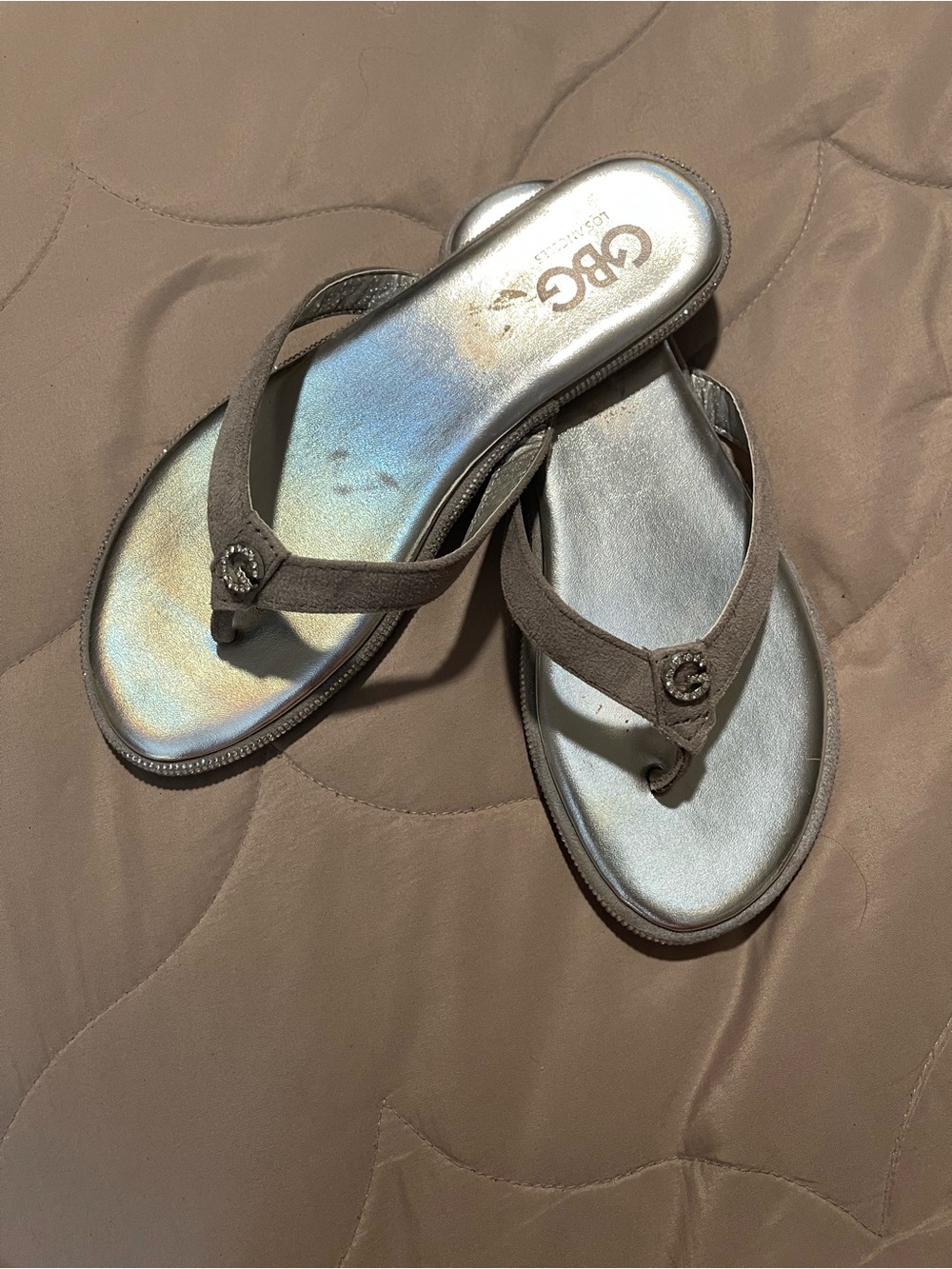 GBG Los Angeles Silver Metallic Thong Sandals with Gray Suede Straps